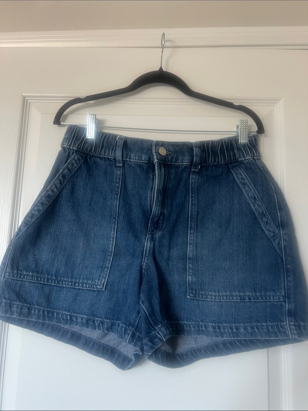Like New GAP Dark Blue Elastic-Waist Denim Cargo Shorts size m